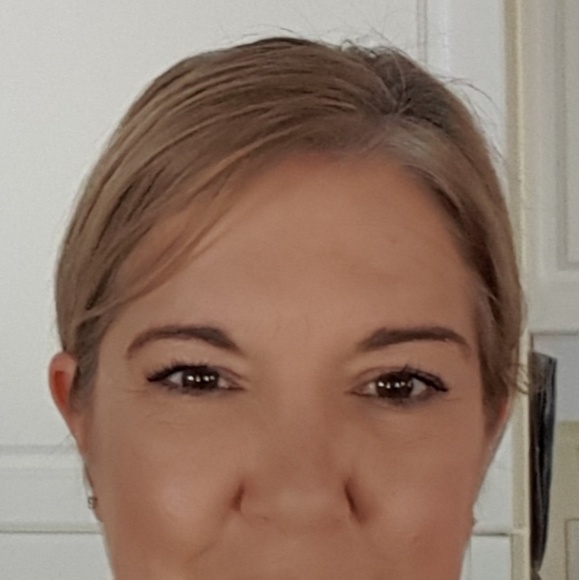 Meet your Posher, Lesley - Picture 2 of 2